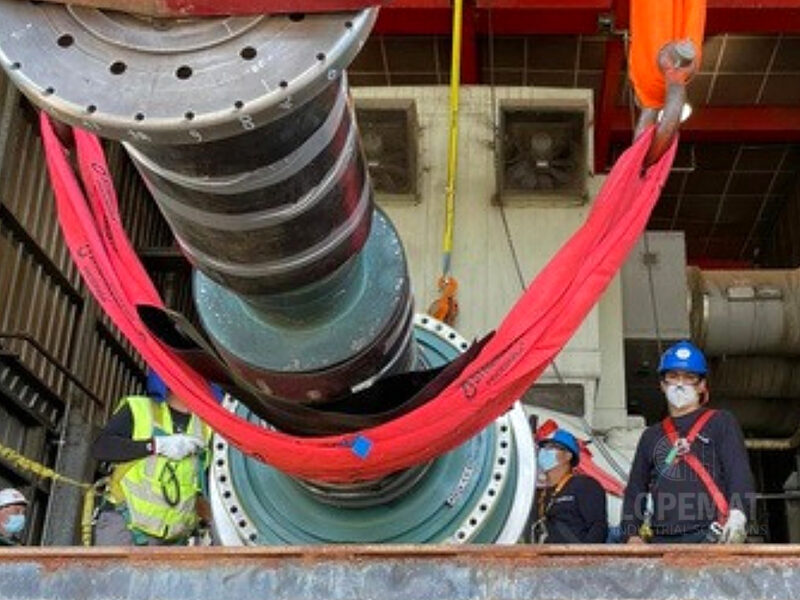 Maniobra de izaje de componente industrial de gran diámetro